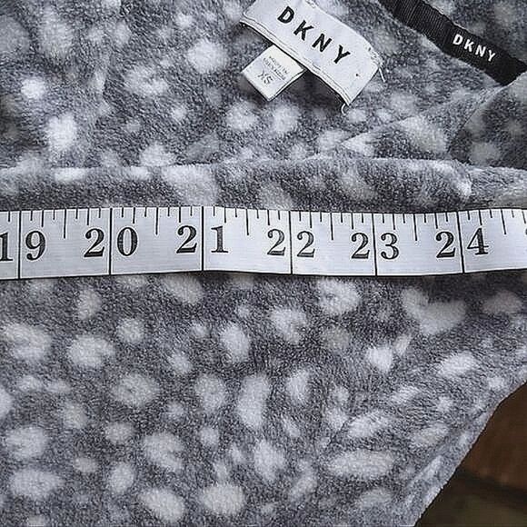 DKNY light grey cheetah print fluffy fleece pyjama set Size S - Picture 10 of 14